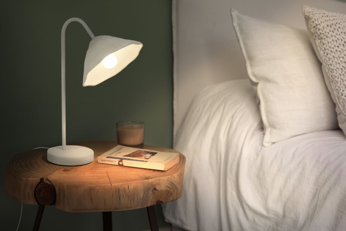 Lampada Lotus Leaf di LEDVANCE, con paralume di papier-maché ecologica dalla luminosità rilassante