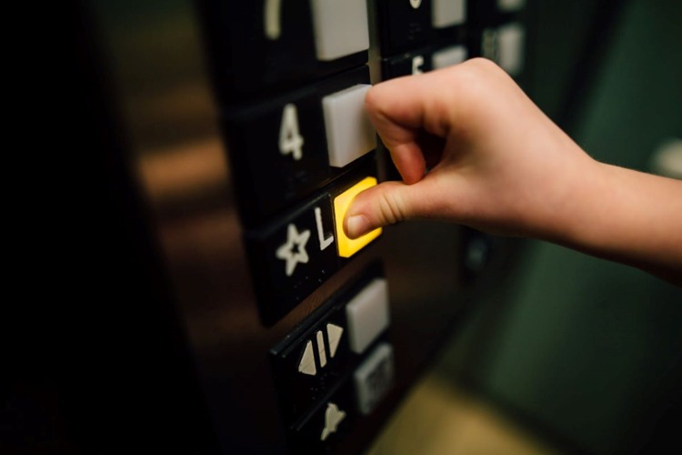 Manutenzione ascensore in condominio: quanto costa, a chi spetta e quando farla