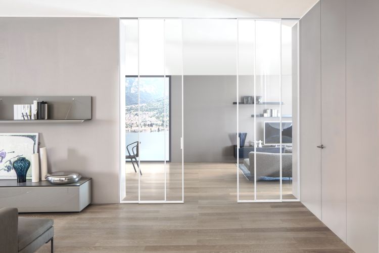 Dividere gli spazi interni con vetro e alluminio con Viva
