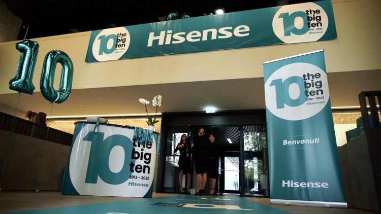 Hisense compie 10 anni e apre l'AC Training Center a Milano