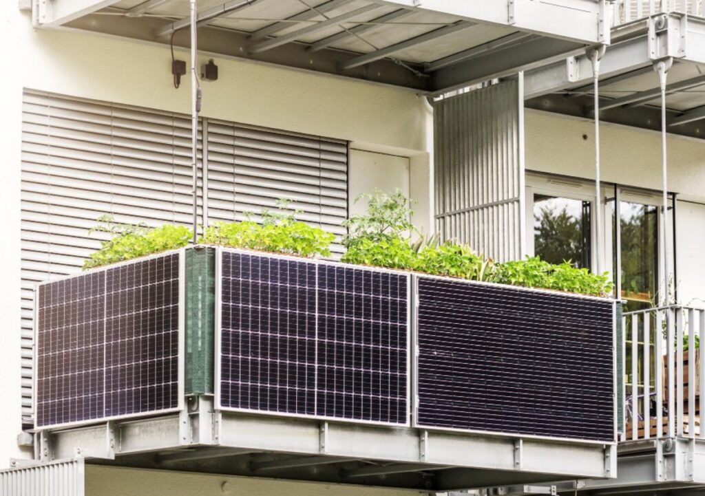 Fotovoltaico plug and play: il fotovoltaico da balcone per alimentare la casa con il sole