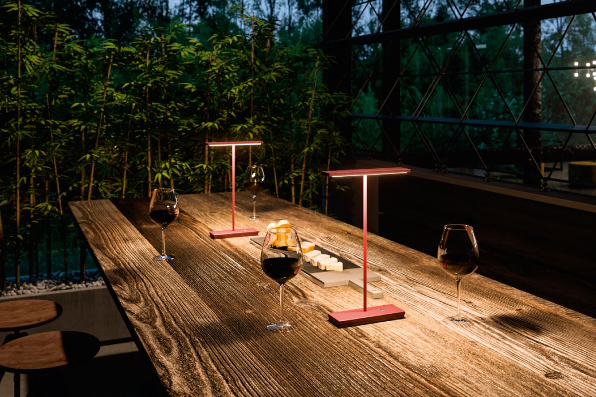Dubcolor di Linea Light Group, lampada da tavolo elegante e allegra