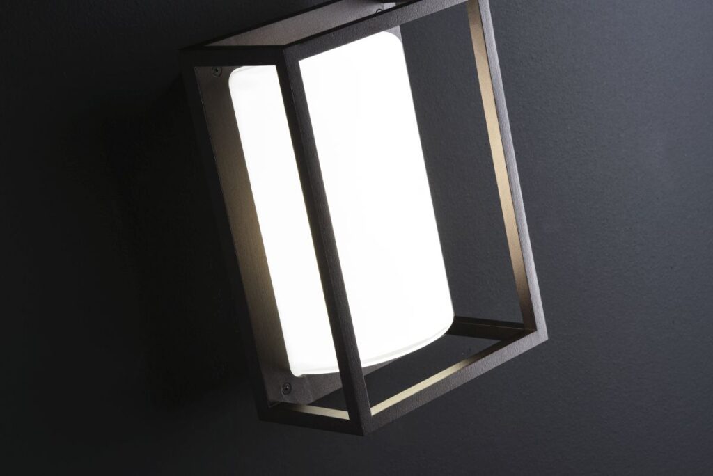 Lanterna NK di PERFORMANCE iN LIGHTING per ambienti eleganti e sicuri