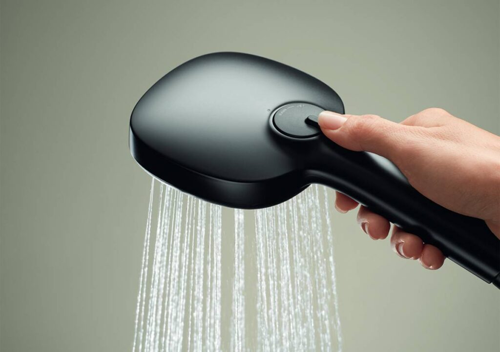 La doccia come rituale di benessere: 5 suggerimenti per una vera esperienza rigenerante