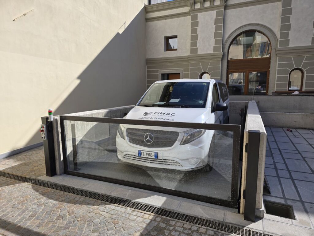 Ascensore per auto Lift X1 a Udine: elegante e sicuro, facile da progettare