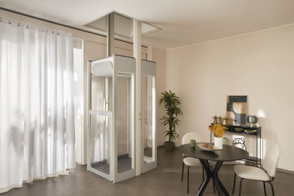 Miniascensore Uplifts S3 di Stannah: fino a 3 persone in totale sicurezza