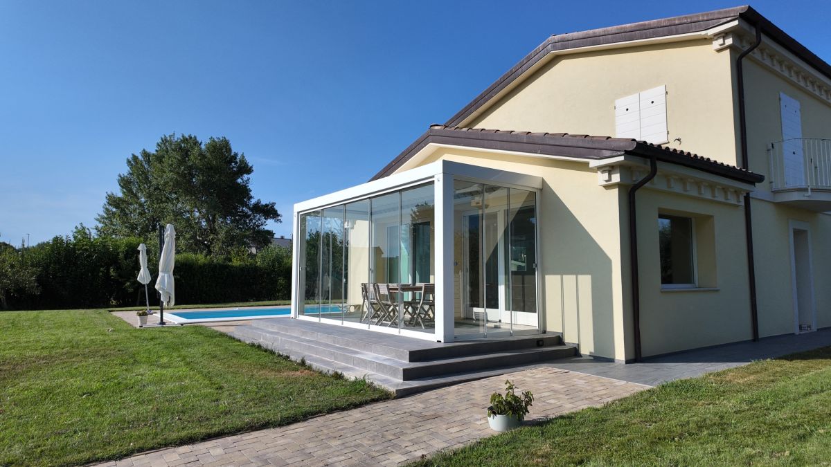 Pergola con vetrate una soluzione personalizzata per valorizzare l’esterno