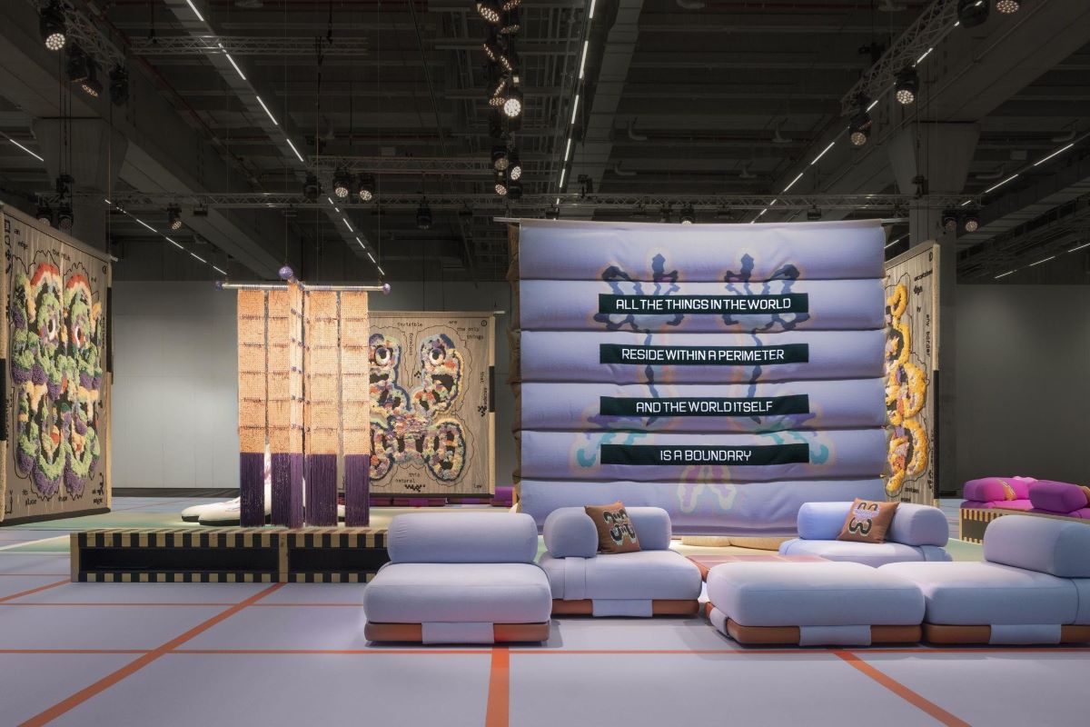 allestimento dell’esposizione Among-us di Patricia Urquiola con cc-tapis alla fiera Heimtextil 2025