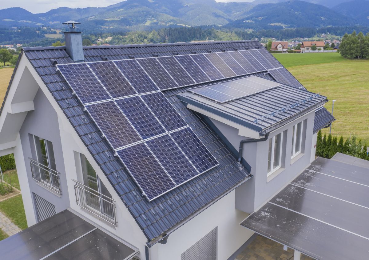 Casa energeticamente indipendente: integrazione tra fotovoltaico, batterie e smart home