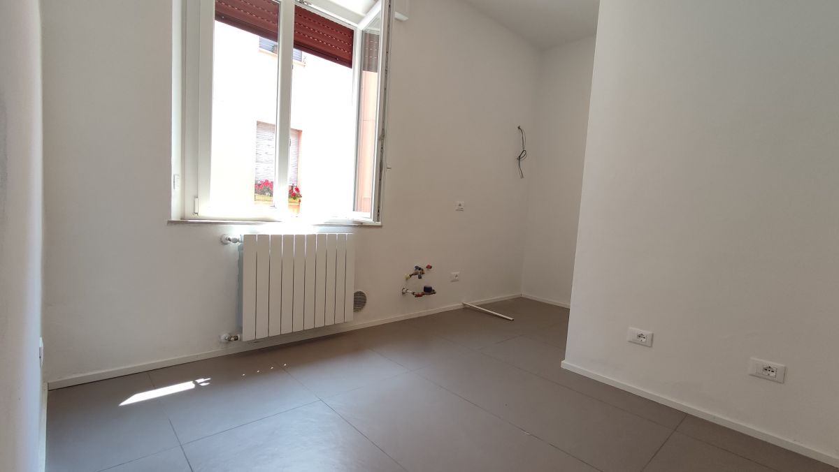 Una cucina su misura tra vincoli e creatività nel cuore di Piacenza