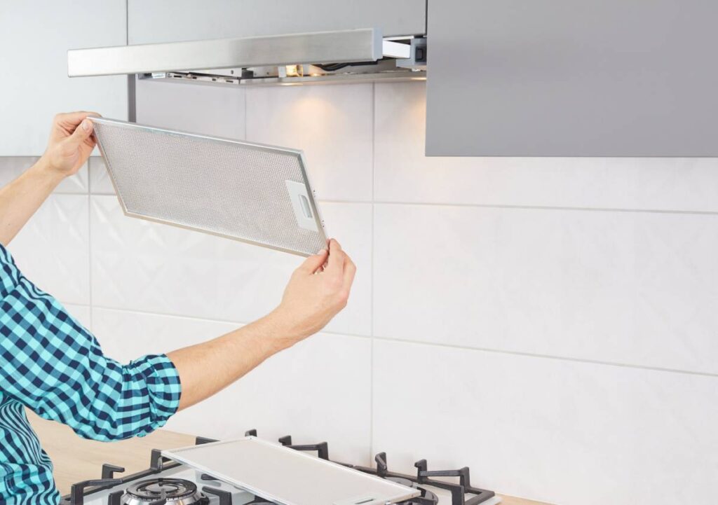 Cappa aspirante vs filtrante: quale conviene davvero in cucina?