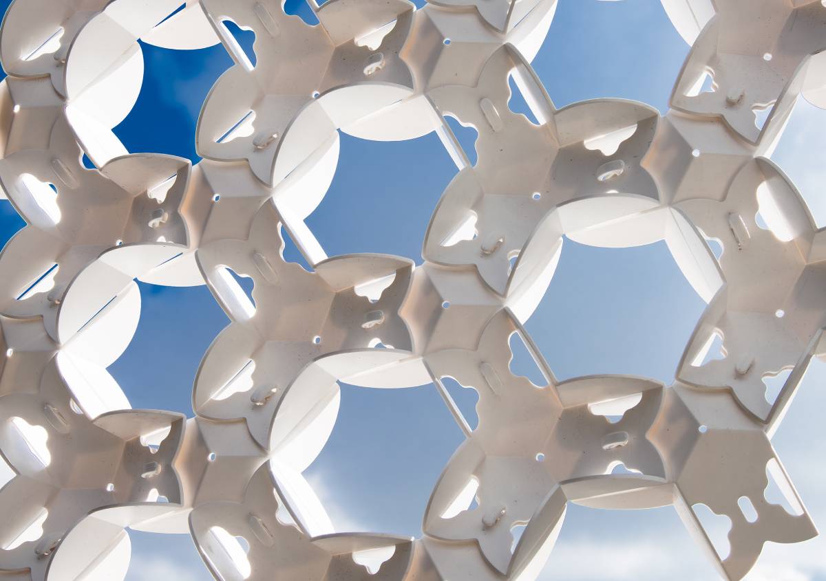 Slamp presenta Nuvem Outdoor la luce prende forma nella natura