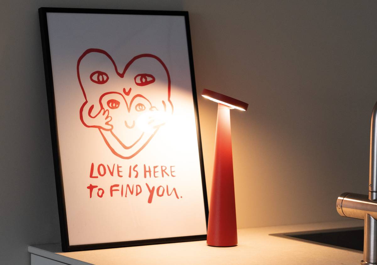 Zafferano illumina Euroluce 2025 design italiano tra tecnologia e colore