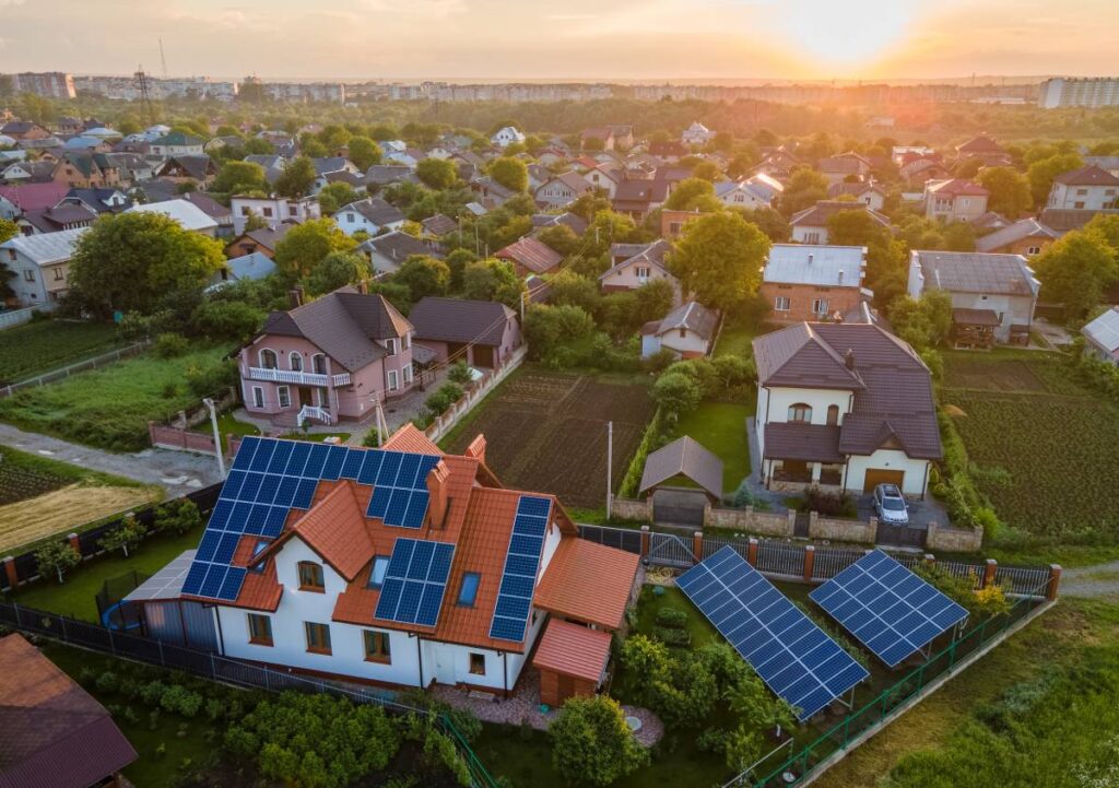 Comunità energetiche in condominio. Cosa sono e come funzionano. Vantaggi e incentivi