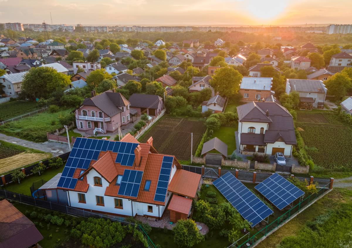 Comunità energetiche in condominio. Cosa sono e come funzionano. Vantaggi e incentivi