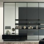 Simple di Luconi, un sistema di pareti divisorie e porte in vetro e alluminio