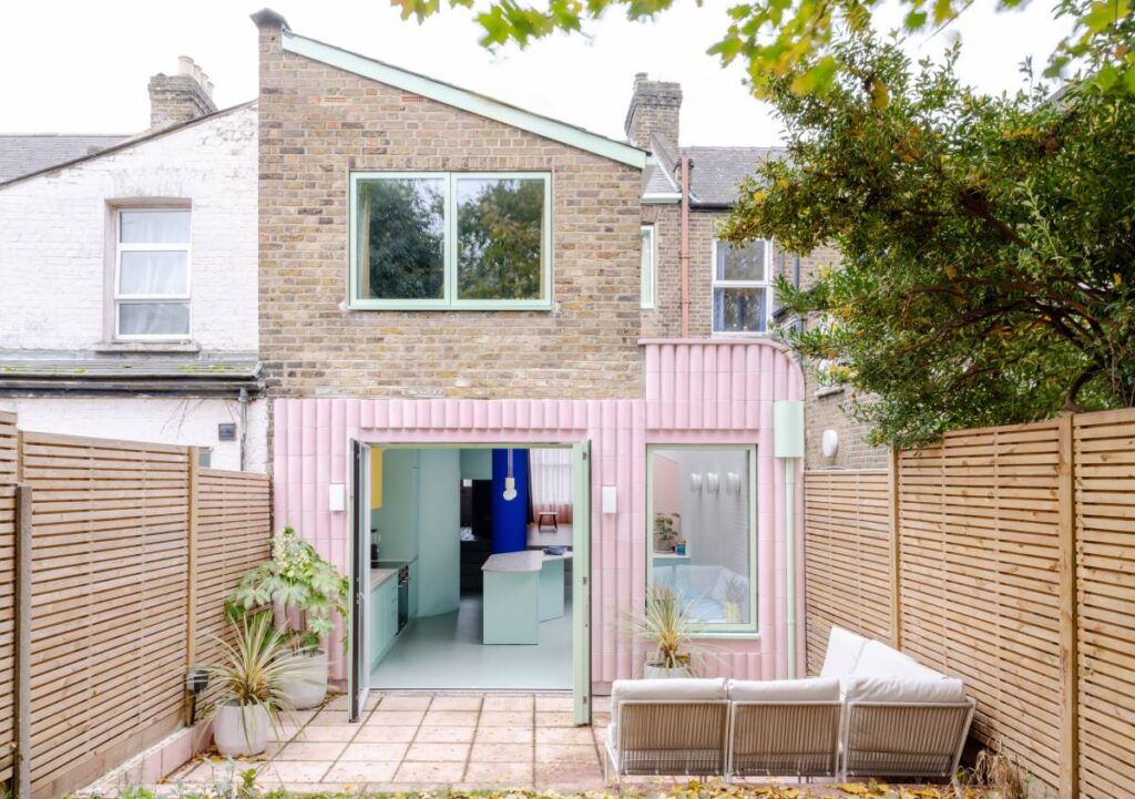 Beacon House: quando la ristrutturazione di una casa vittoriana dialoga con l’architettura pubblica