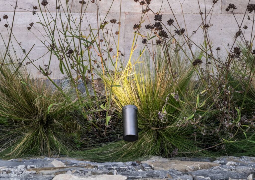 Benth e Focal di STRAL: vivere open air tra design, natura e luce