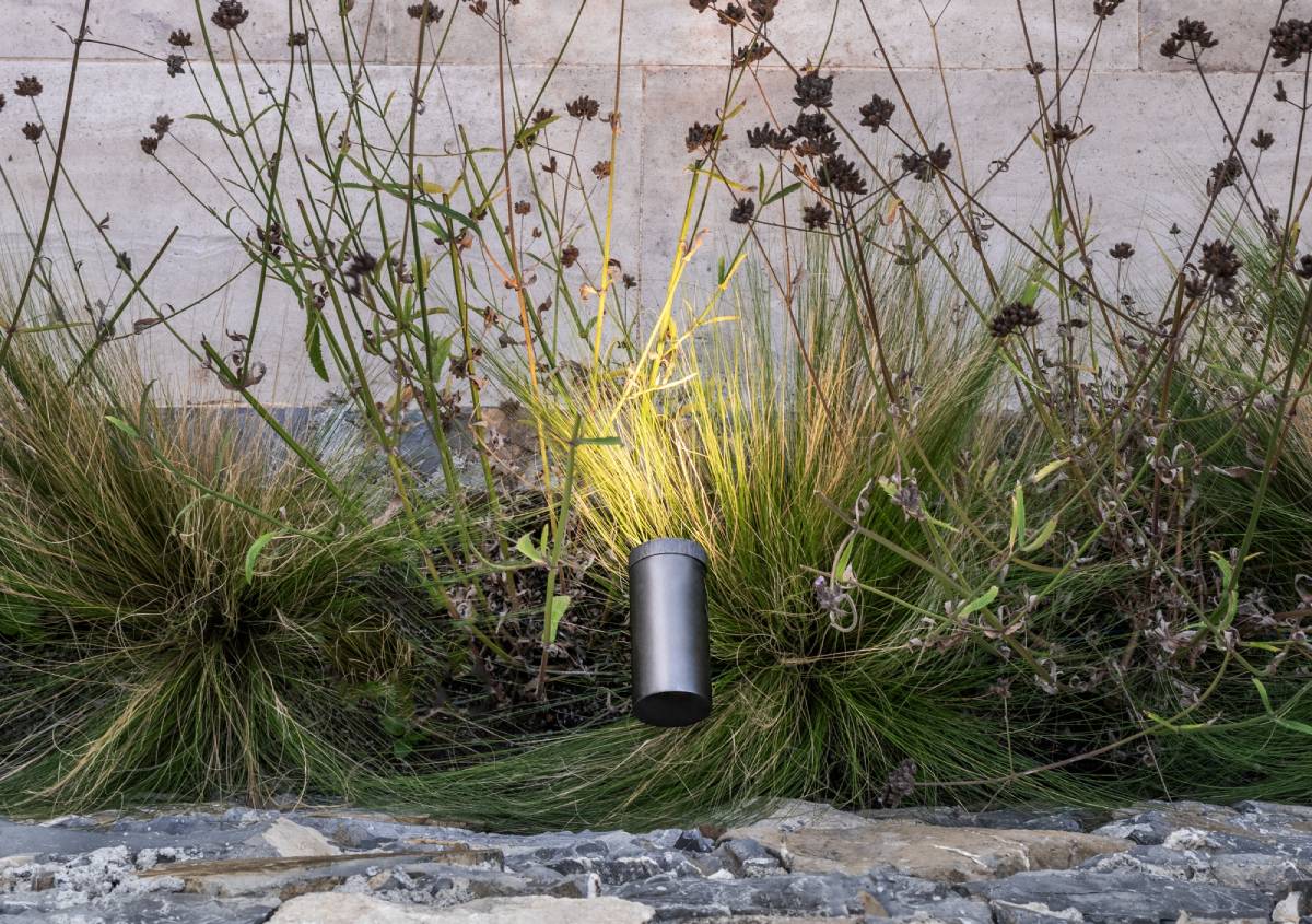 Benth e Focal di STRAL vivere open air tra design, natura e luce