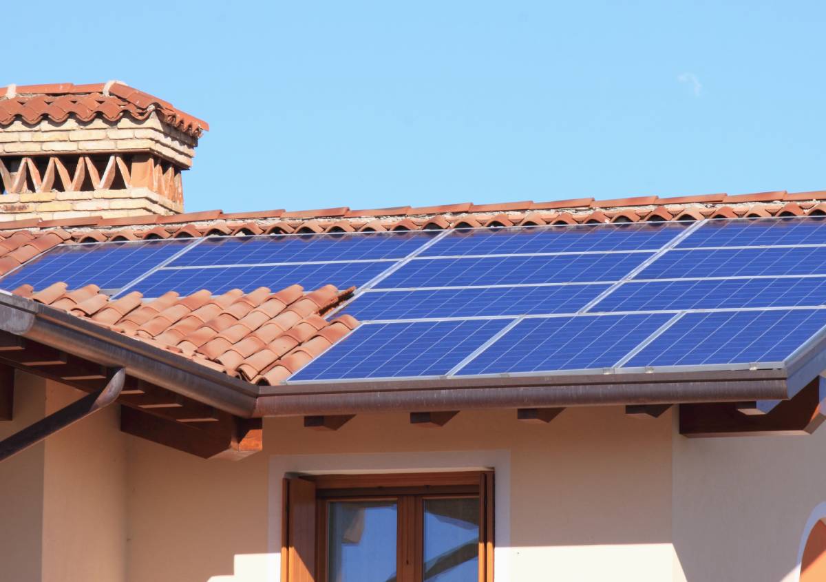 Come proteggere i pannelli fotovoltaici da grandine e fenomeni estremi