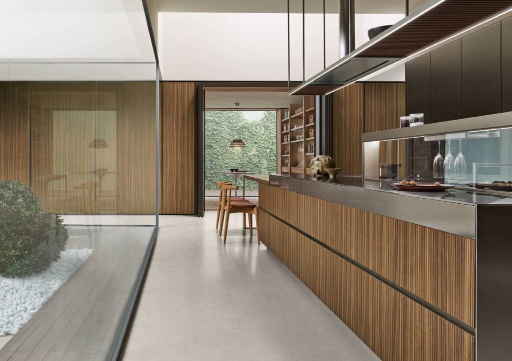 Il legno in cucina secondo Ernestomeda: stile naturale, eleganza evoluta