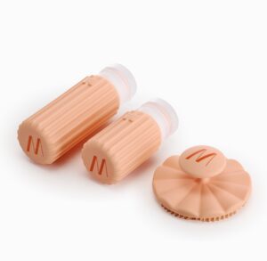 Kit flaconcini e spazzola viso: gli alleati per beauty addicted itineranti