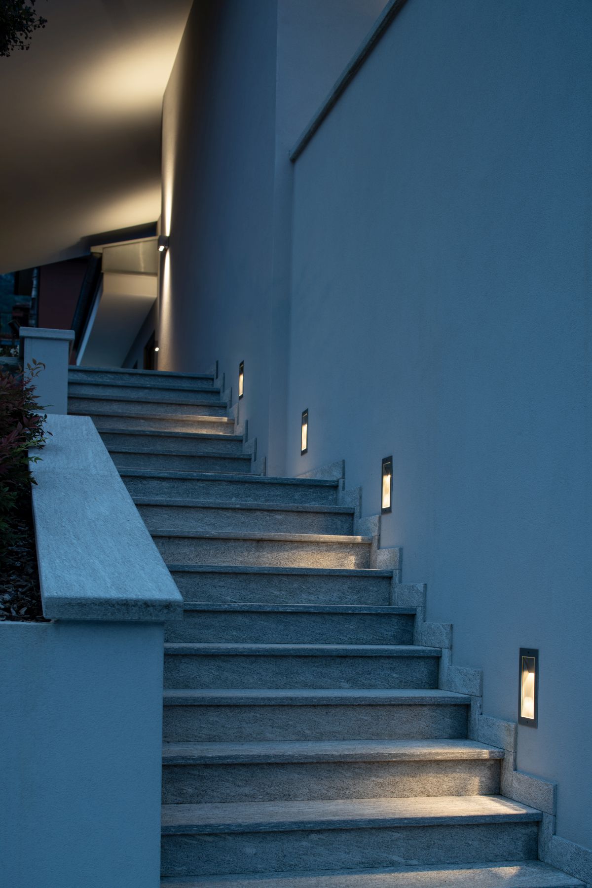 Illuminazione esterna per una villa: funzionalità e design