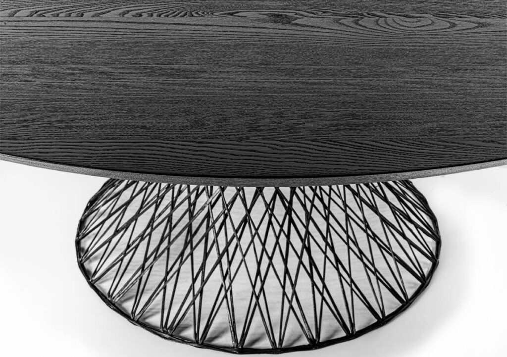 WEB di RIVA 1920, tavoli in fibra di carbonio e legno massello. Leggeri e resistenti