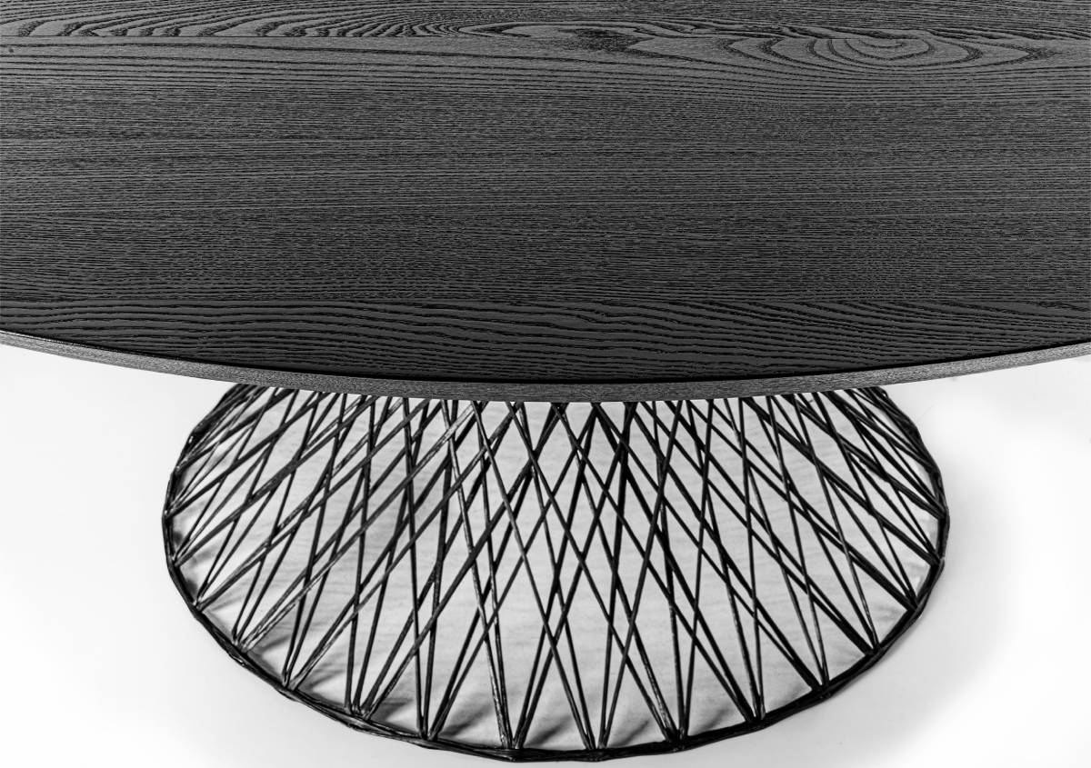 WEB di RIVA 1920, tavolini in fibra di carbonio e legno massello. Leggeri e resistenti