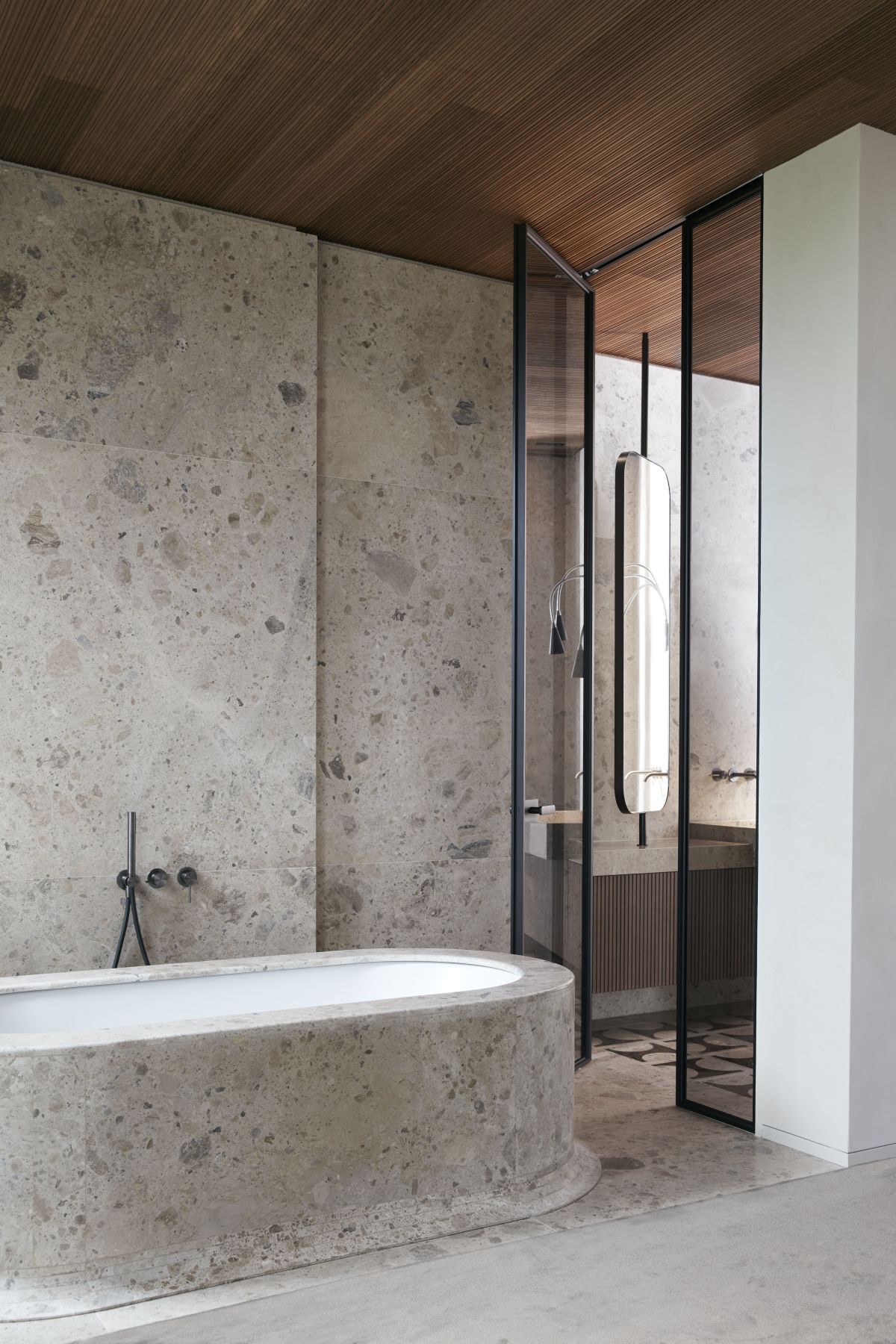 Design leggero, materiali nobili e trasparenze su misura