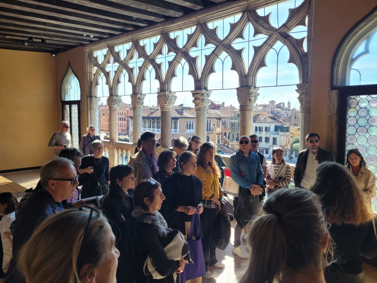 Installazioni, luce e interazione: il design che coinvolge