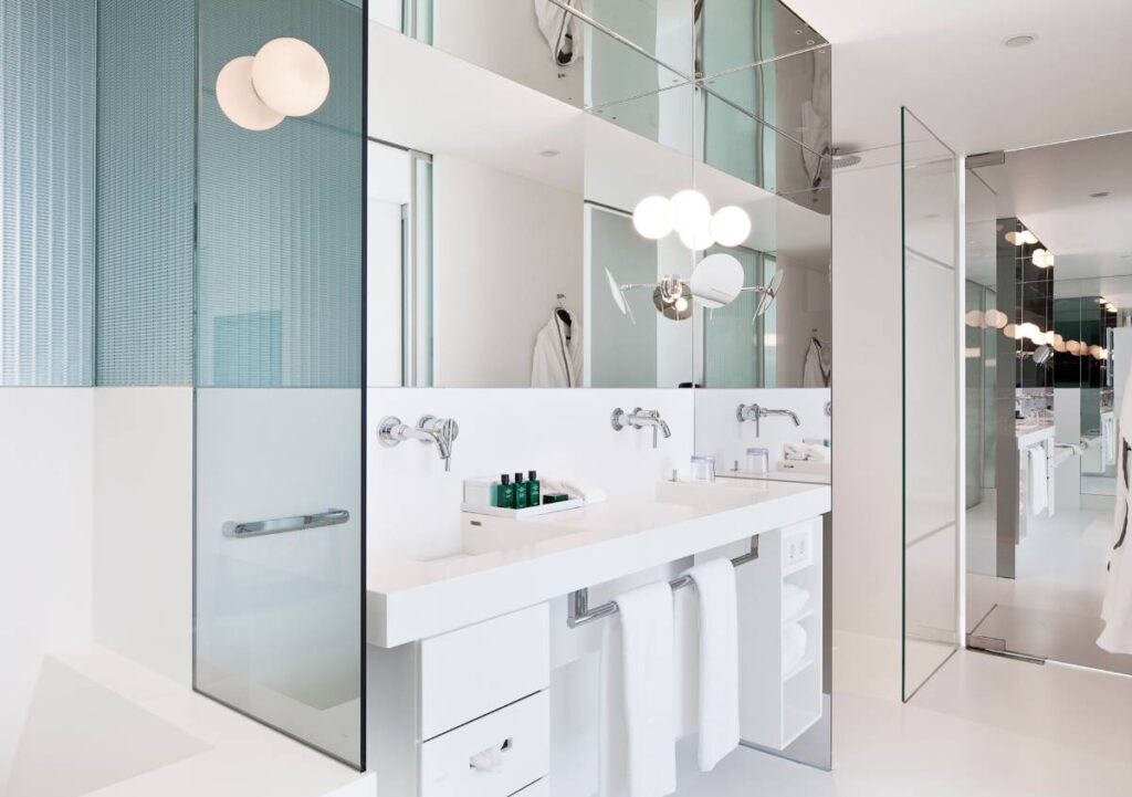 Matelux di AGC: il vetro satinato che unisce stile, privacy e luminosità