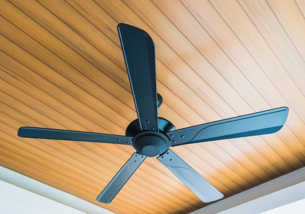 Ventilatore a pale da soffitto, conviene? Pro e contro da considerare e come scegliere il migliore