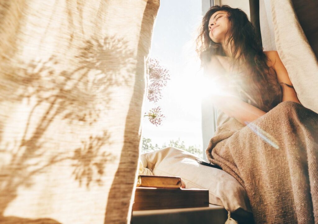 Ventilazione naturale, luce e benessere: i migliori alleati per la tua casa in estate