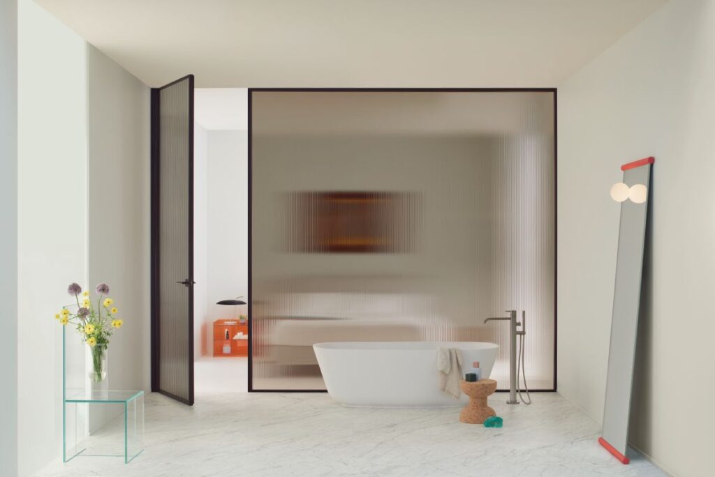 Parete divisoria Sherazade Wall Plus di Glas Italia: eleganza e funzionalità per dividere gli spazi