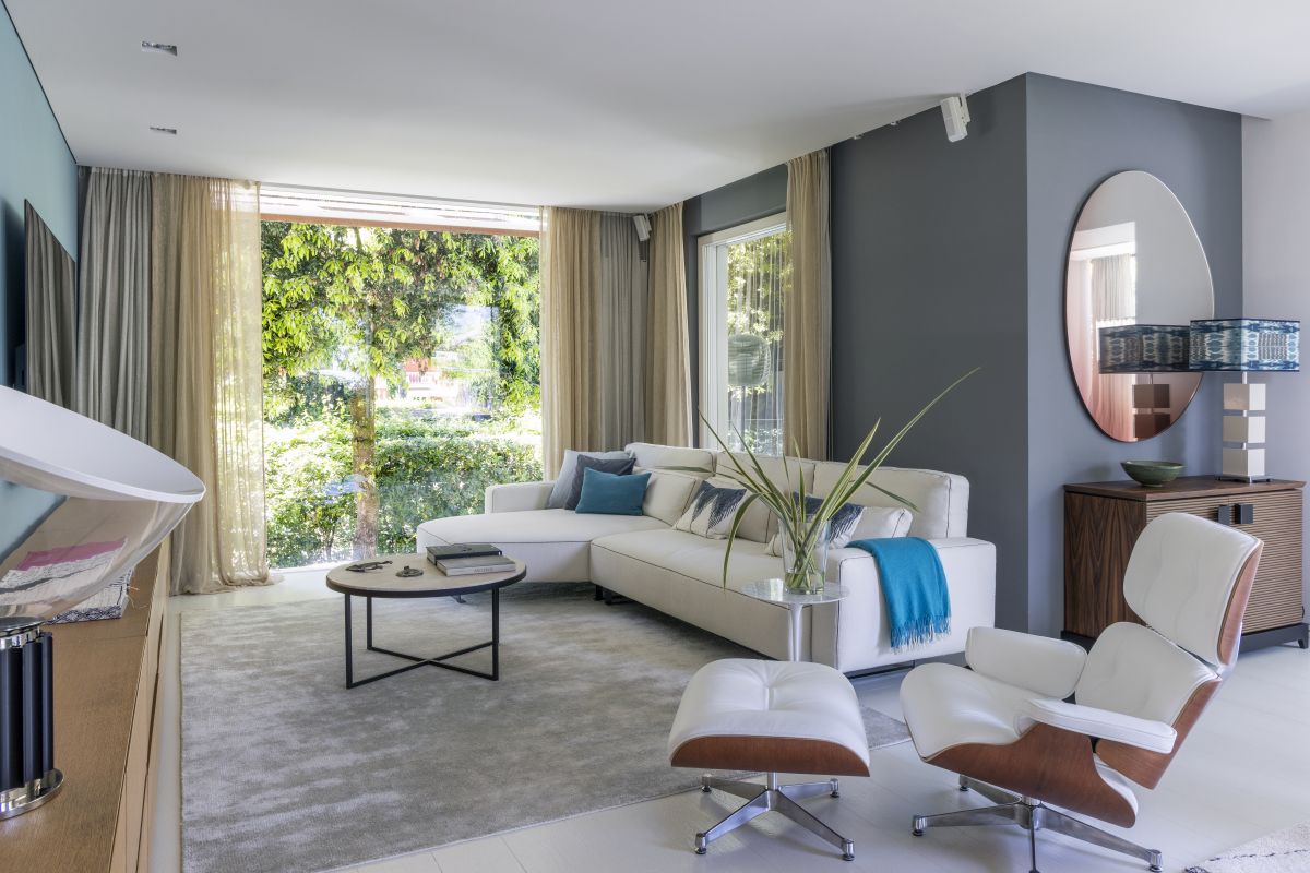 Interior – Narrazioni tessili in una villa a Forte dei Marmi