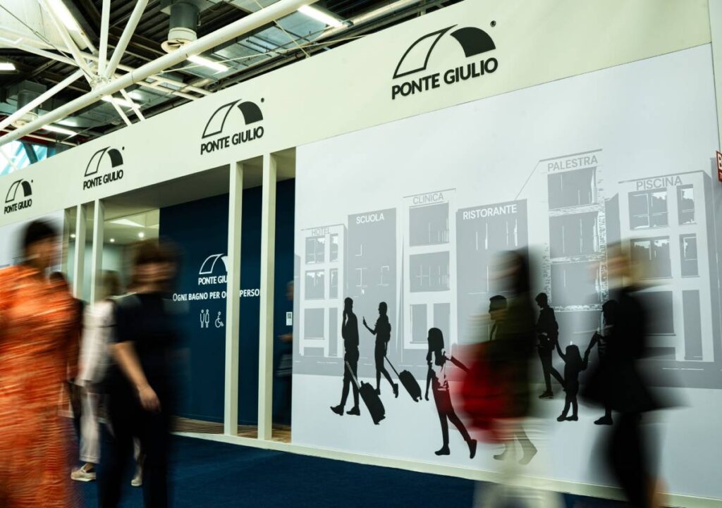 Ponte Giulio e Bobrick: inclusività e design per un bagno davvero per tutti – intervista dal Cersaie