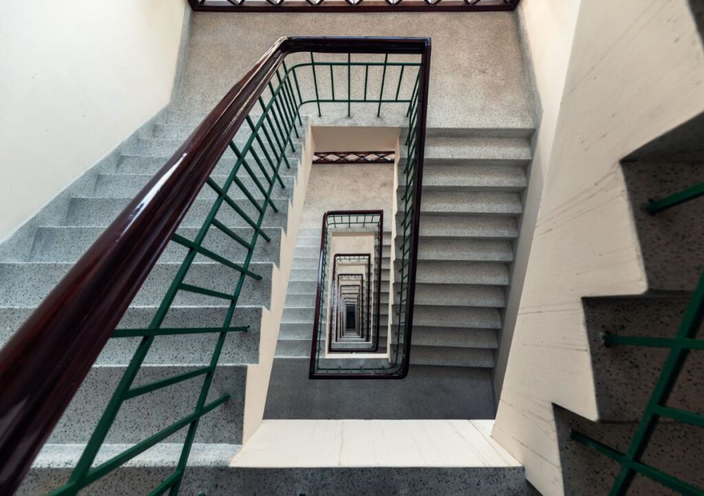 Illuminazione a LED con sensori intelligenti: risparmio negli spazi comuni condominiali