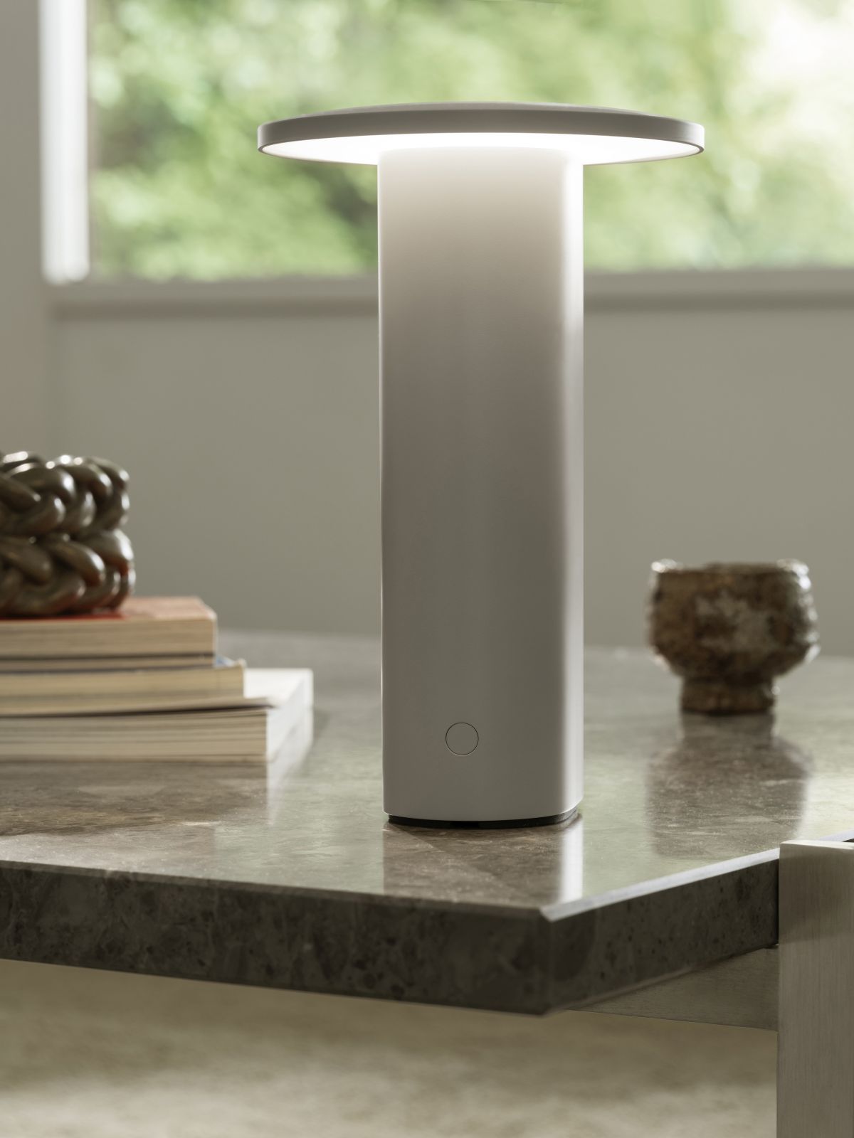 Solae di Fritz Hansen: lampada portatile e ricaricabile