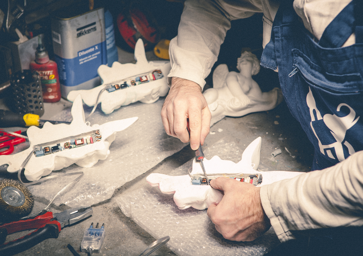 “Paradisiartificiali” è un nome che sembra una dichiarazione d’intenti. Da dove nasce la vostra promessa di paradiso? “Paradisiartificiali” è un nome che sembra una dichiarazione d’intenti. Da dove nasce la vostra promessa di paradiso?