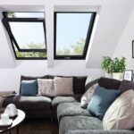 FAKRO lancia la nuova finitura antracite per finestre a bilico in PVC