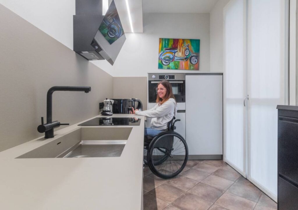 Una cucina accessibile, senza compromessi: il progetto sartoriale per Marcella