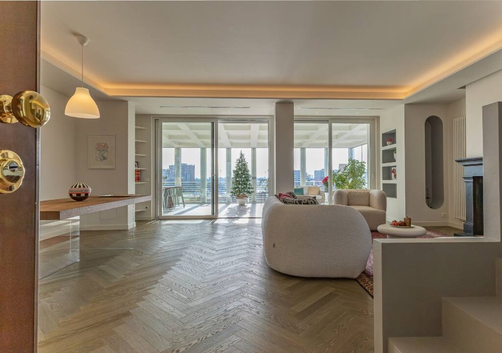 Un attico a Latina ripensato per l’abitare contemporaneo: tra comfort, funzionalità e apertura verso l’esterno