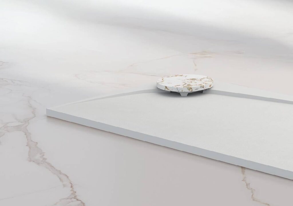 Piatto doccia Wave di Fiora: design bagno sostenibile e riconosciuto a livello internazionale