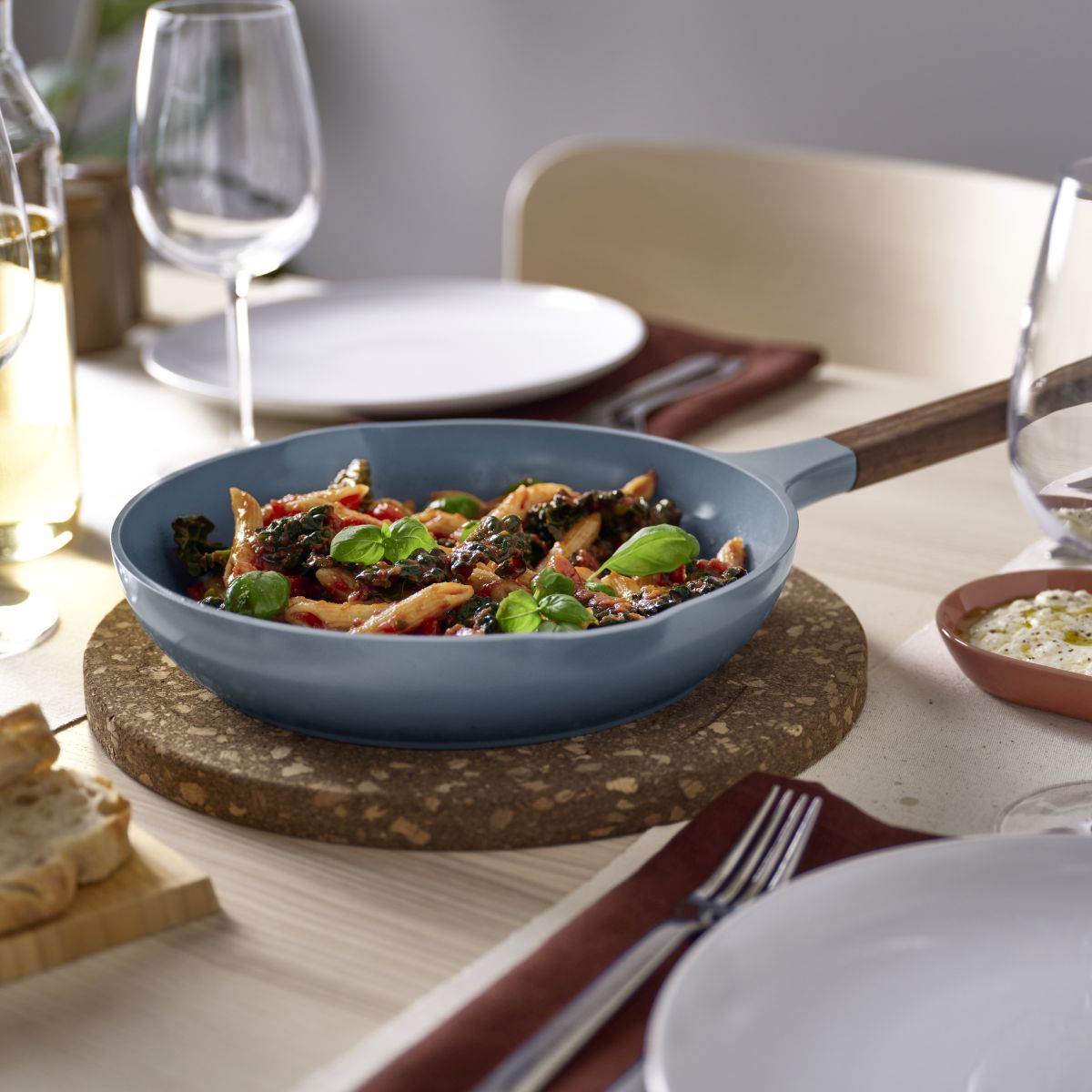 Cucina sostenibile: ghisa, acciaio inox, sol-gel e rame a confronto Cucina sostenibile: ghisa, acciaio inox, sol-gel e rame a confronto