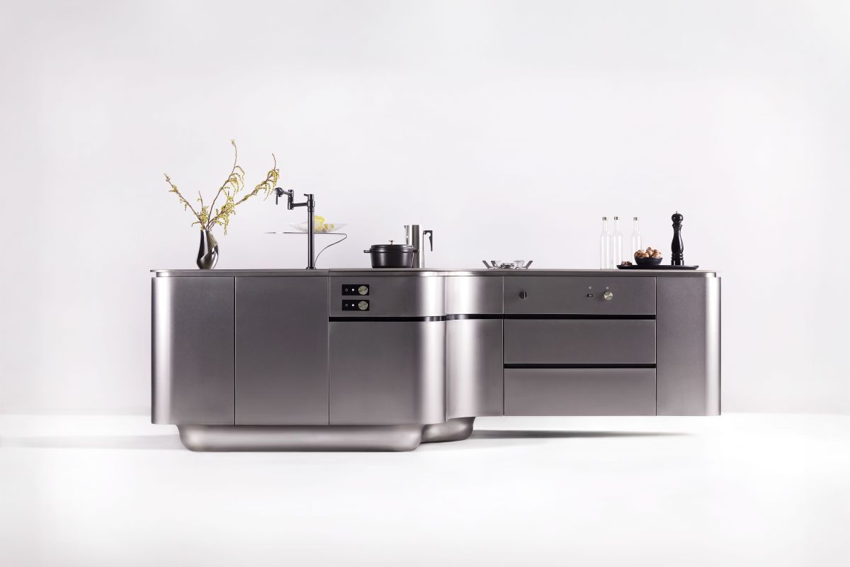 ANIMA 01: UNA CUCINA IN ACCIAIO INOX ANIMA 01: UNA CUCINA IN ACCIAIO INOX