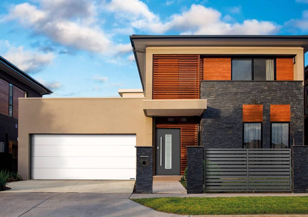 Portone sezionale da garage UniTherm di Wiśniowski: isolamento termico evoluto e automazione smart