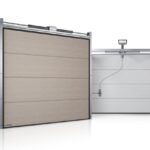Portone sezionale moderno UniPro di WIŚNIOWSKI: comfort, sicurezza e automazione per il garage
