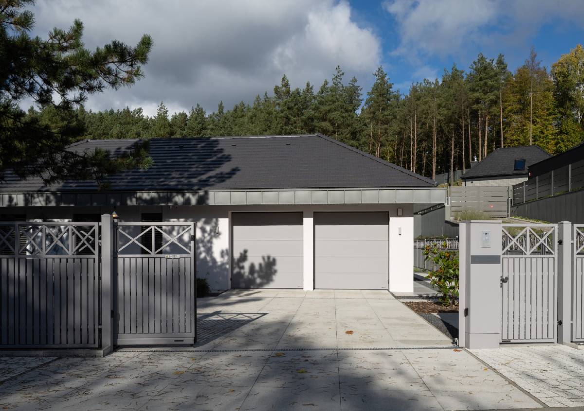 Portoni da garage e recinzioni WIŚNIOWSKI dal grigio chiaro all’antracite il colore diventa progetto Portoni da garage e recinzioni WIŚNIOWSKI dal grigio chiaro all’antracite il colore diventa progetto