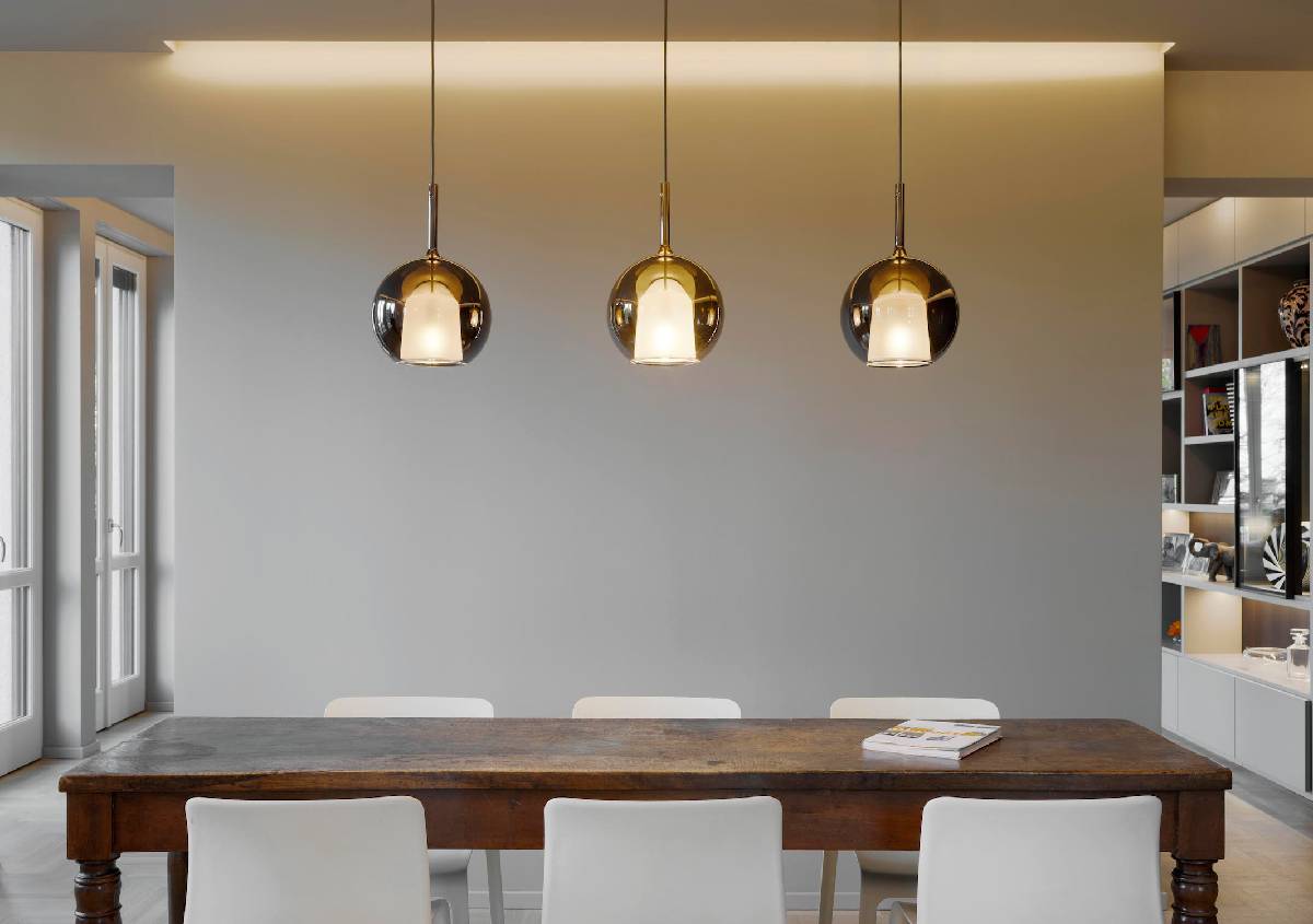 La villa liberty tra storia, doppia altezza e nuova spazialità La villa liberty tra storia, doppia altezza e nuova spazialità